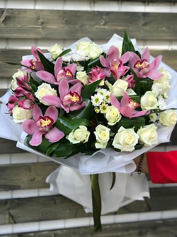 Букет цветов из: Розы и Хризантемы в Владимиро-Александровском