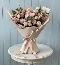 Букет цветов из:  Розы и Лизиантусы в Владимиро-Александровском