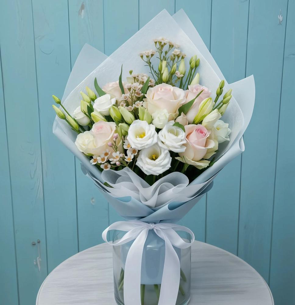 Букет цветов из: Розы и Лизиантусы в Владимиро-Александровском