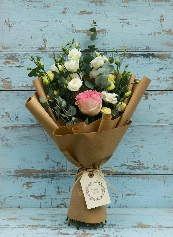 Букет цветов из: Розы и Лизиантусы в Владимиро-Александровском