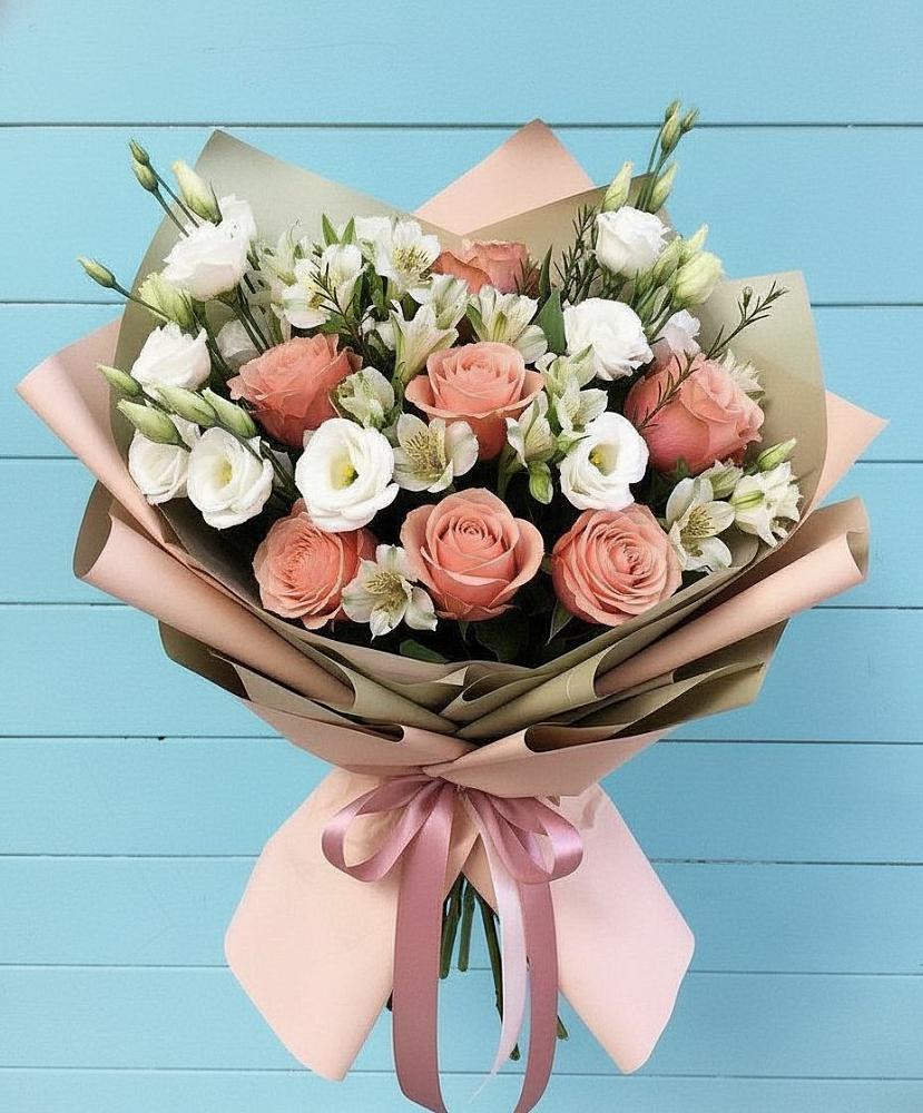 Букет цветов из: Розы, Альстромерии и Лизиантусы в Владимиро-Александровском
