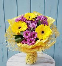 Букет цветов из:  Хризантемы и Герберы в Владимиро-Александровском