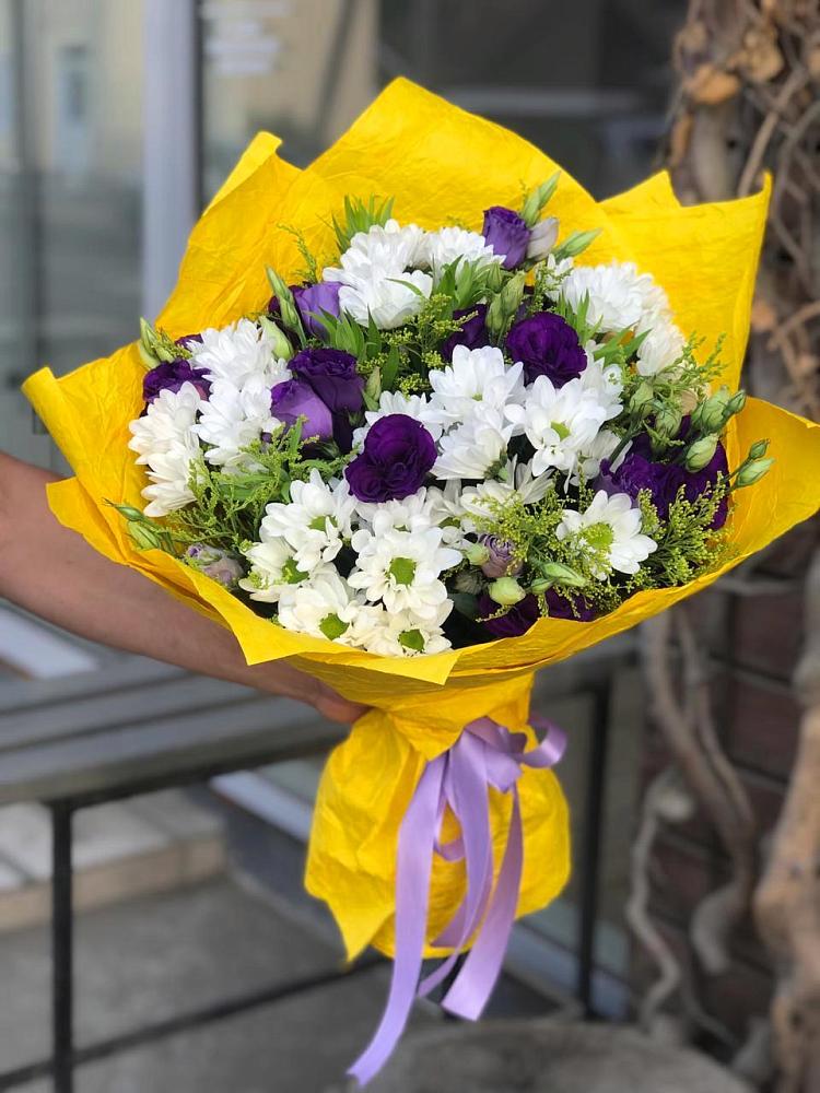 Букет цветов из: Ирисы, Хризантемы и Ромашки в Владимиро-Александровском