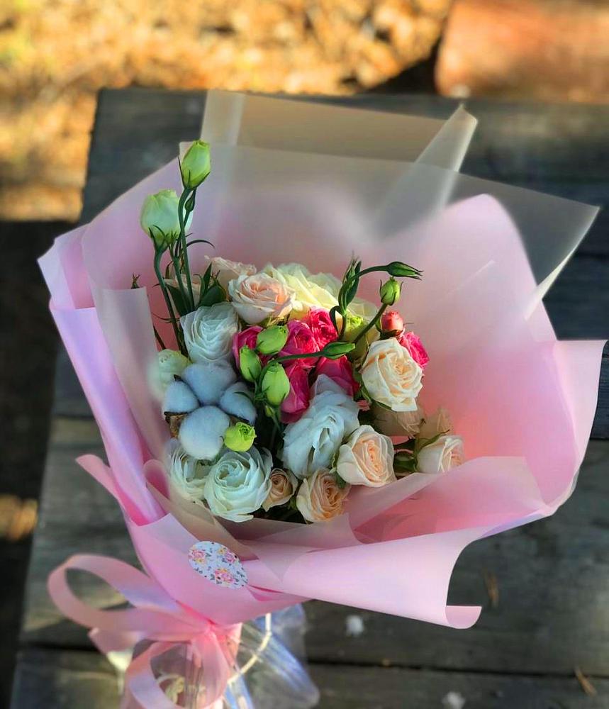 Букет цветов из: Розы и Лизиантусы в Владимиро-Александровском