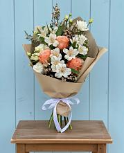 Букет цветов из:  Альстромерии, Лизиантусы, Розы и Хризантемы #REPLACE_PRED# Владимиро-Александровском