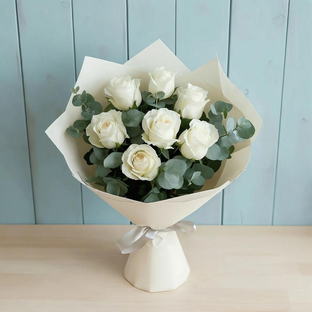 Букет Белые розы в Эвкалипте в Владимиро-Александровском