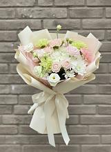 Букет цветов из:  Гвоздики, Розы, Лизиантусы и Хризантемы в Владимиро-Александровском