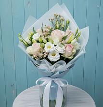Букет цветов из:  Розы и Лизиантусы в Владимиро-Александровском