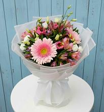 Букет цветов из:  Герберы, Альстромерии и Лизиантусы в Владимиро-Александровском
