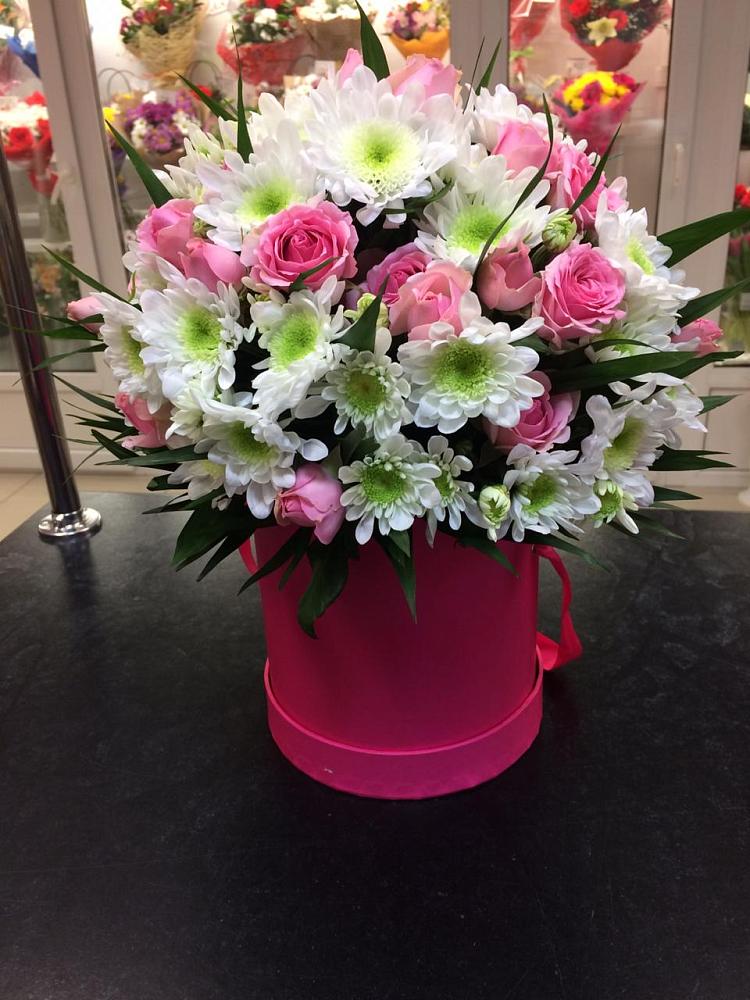 Цветочная композиция из Розы и Хризантемы в шляпной коробке в Владимиро-Александровском