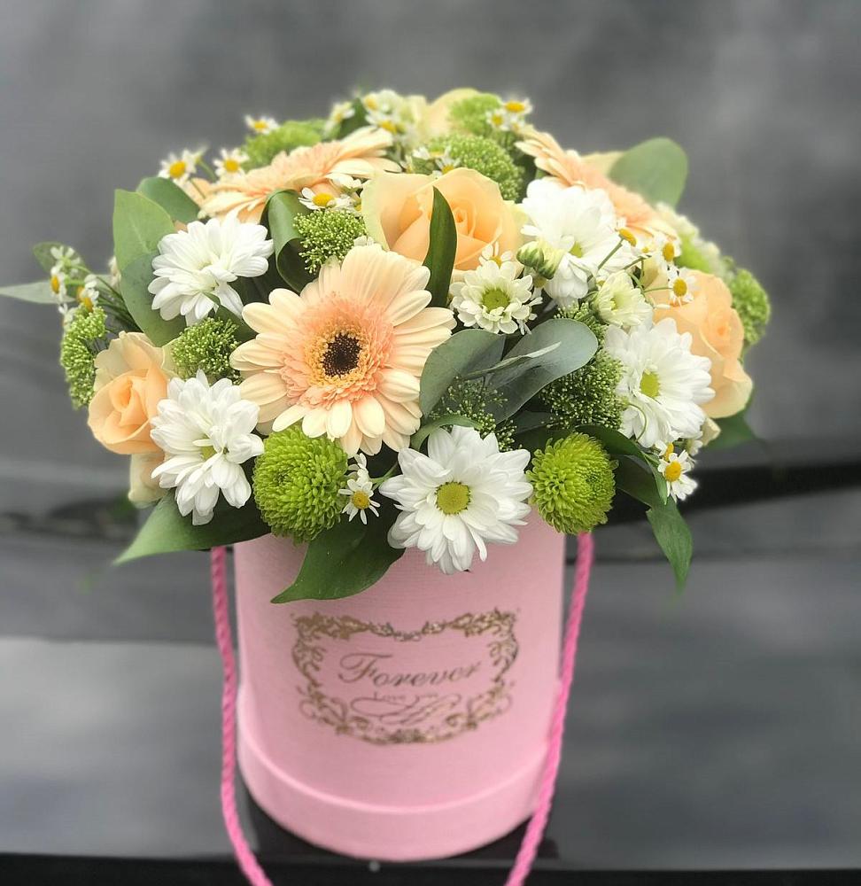 Цветочная композиция из Розы, Герберы и Хризантемы в шляпной коробке в Владимиро-Александровском