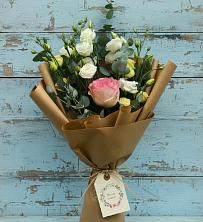 Букет цветов из:  Розы и Лизиантусы в Владимиро-Александровском