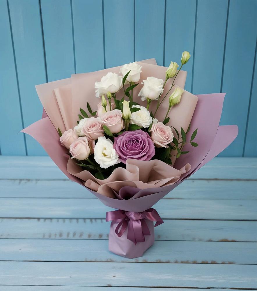 Букет цветов из: Розы и Лизиантусы в Владимиро-Александровском